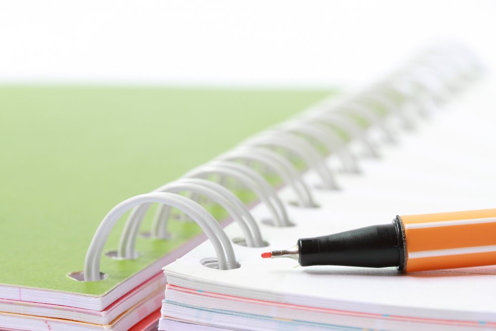 cahier et stylo