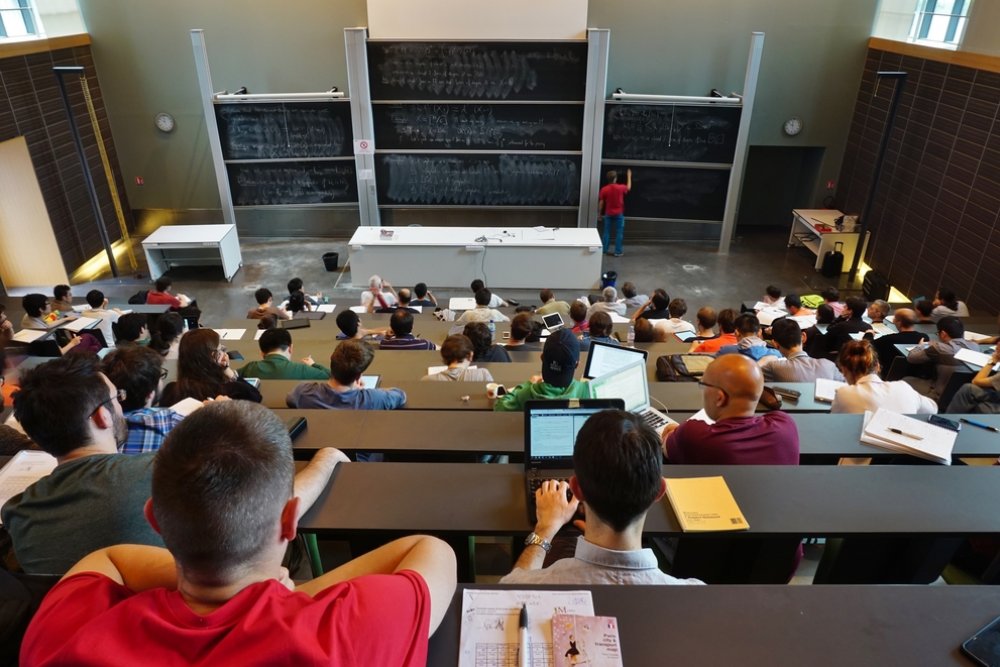 Formations paramédicales et de maïeutique dans l’université: lancement d'une mission